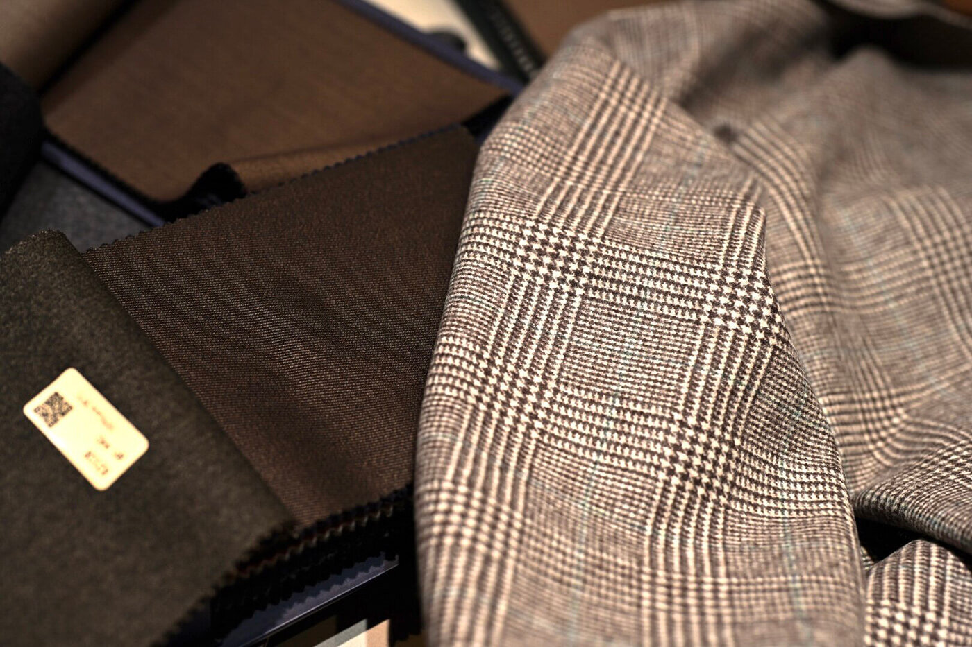 FOX BROTHERS HERITAGE FLANNELとDRAPERS LIGHT COVERTの生地