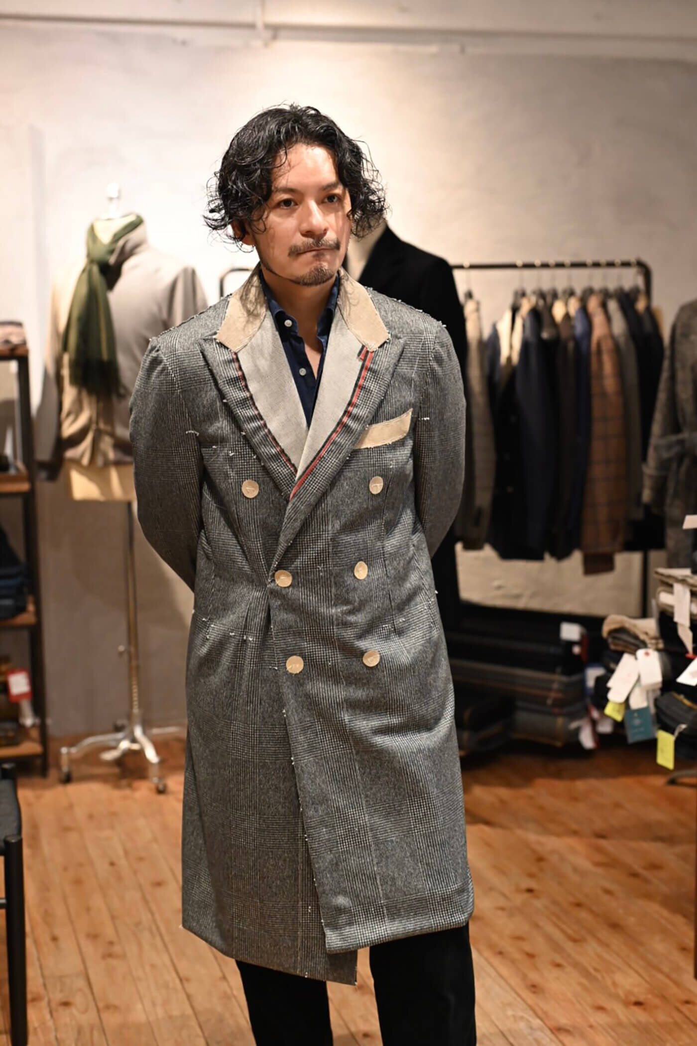 チェスターコートの仮縫いの試着4