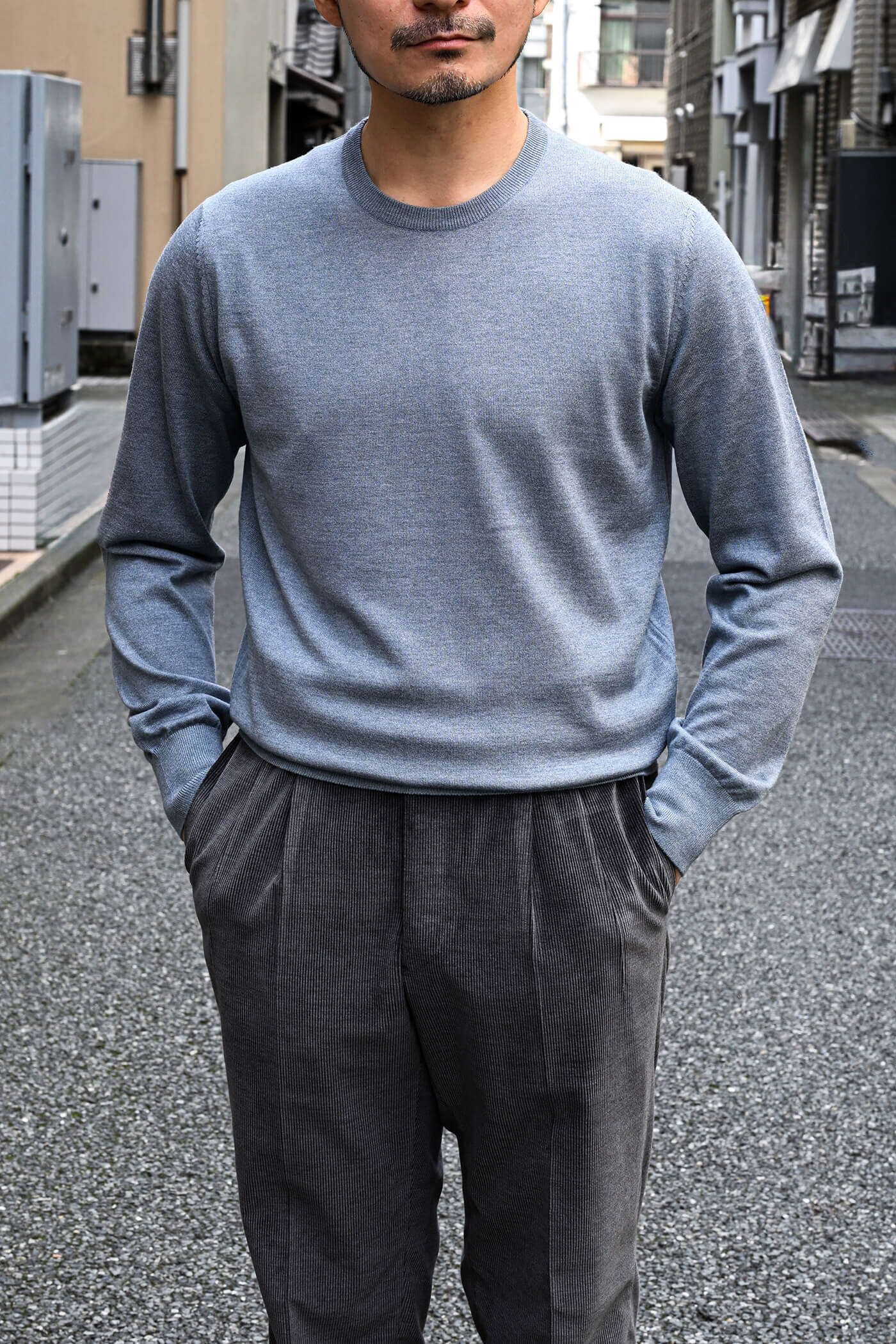 IOLOのニットとCASHCOのコーデュロイ