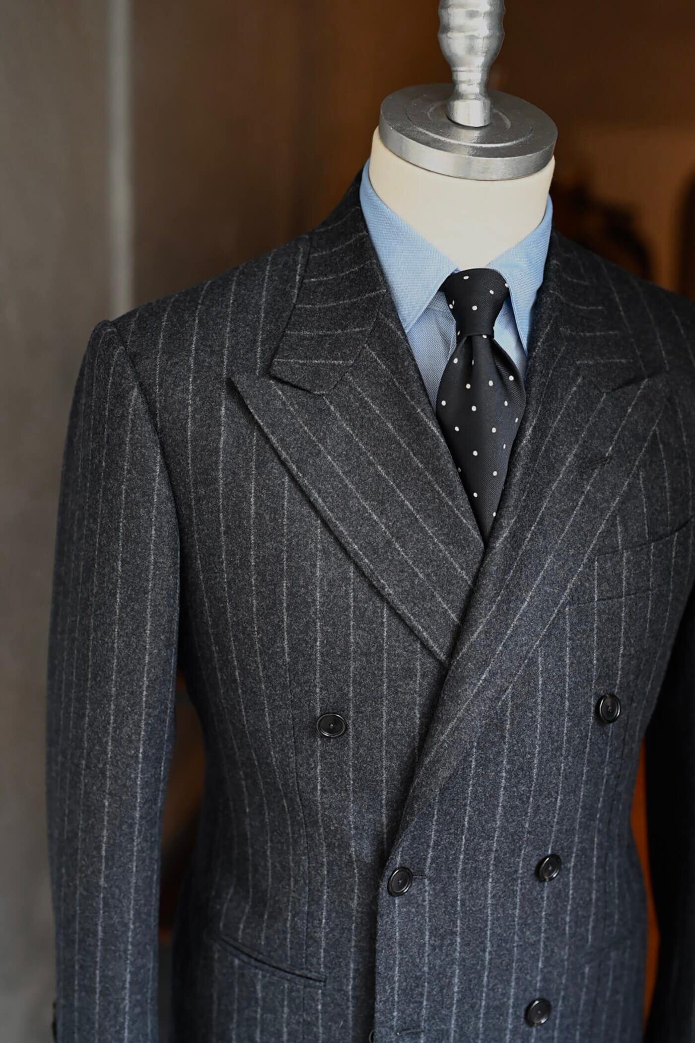 LADY SANFELICE FLANNELSのチョークストライプで仕立てるフランネルスーツ