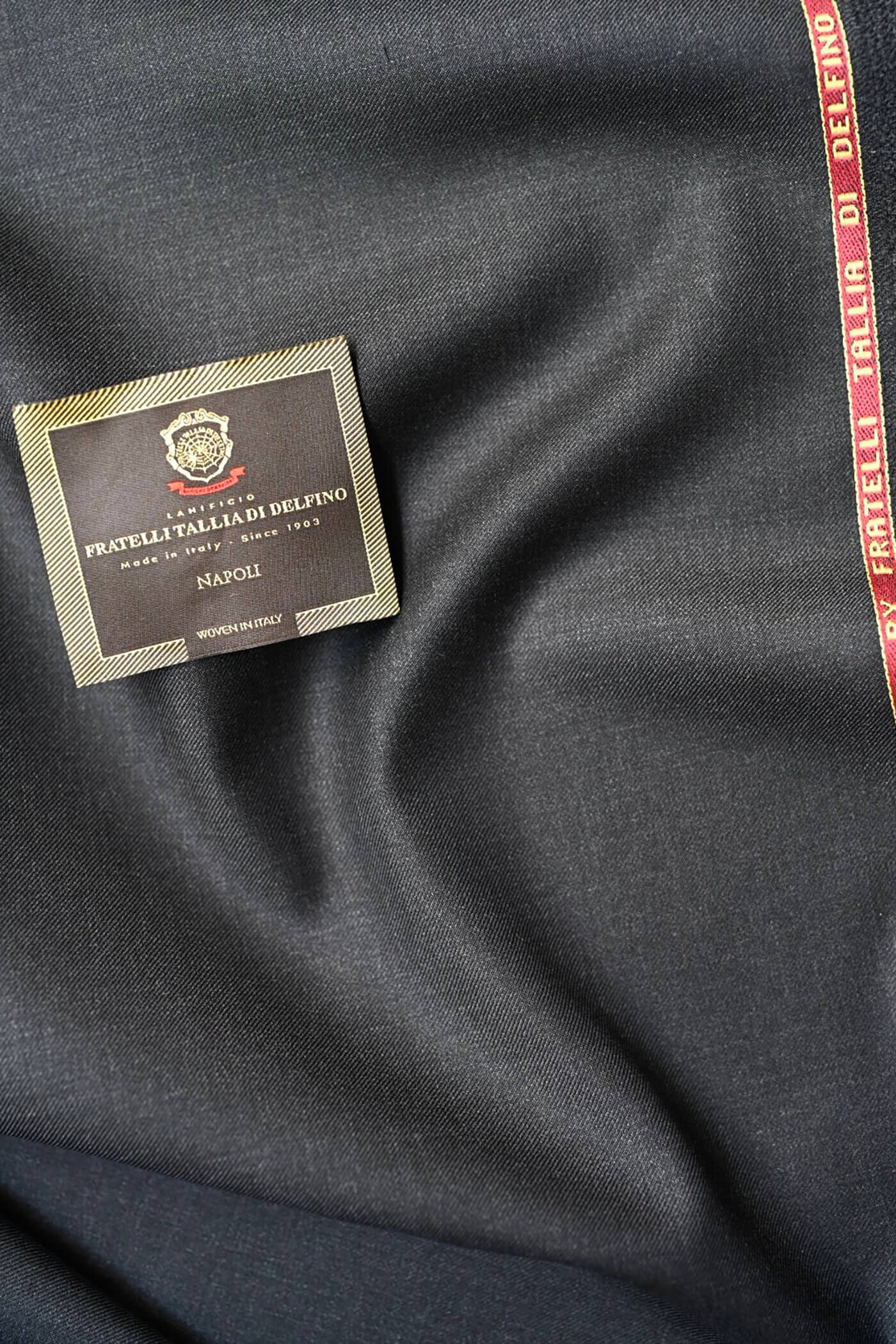 ④ TALLIA DI DELFINO (タリア ディ デルフィノ)　チャコールグレー無地