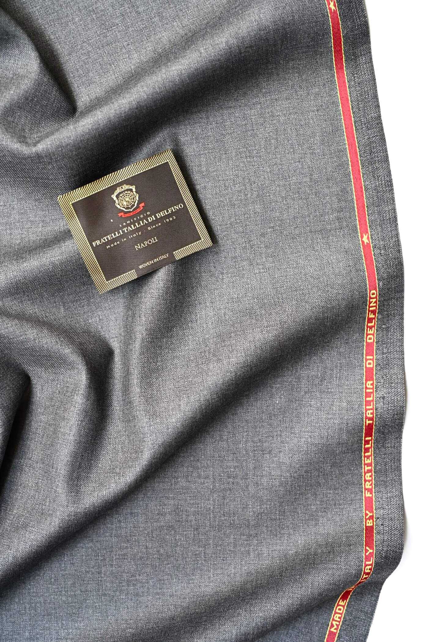 ⑤ TALLIA DI DELFINO (タリア ディ デルフィノ)　ライトグレー無地